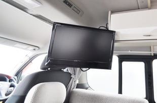 T7-リヤモニター19インチTV