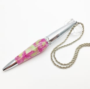 ペンダント　ネックレス　マグネット式　チェーン　エフスタイル　ハンドメイド　メイドインジャパン　日本製　　贈りもの　入学 就職　お祝い　プレゼント　父の日　ギフト　母の日　敬老の日　ご褒美　回転式 　おしゃれ　おすすめ　オフィス　オリジナル　かわいい　岐阜　クラフト 　手づくり 　クリスマス　 日本　 ネット 　ペン 　ボールペン　 レディース　ステキ 　女性　 工房 　高級　 作家 　作品　 手作り 種類　小物　職人　人気　製品　珍しい　通販　アクリル　ファッション　文具　面白い