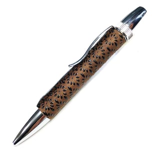 伝統　工芸　奈良　鹿革　漆　漆革　なめす　みやび　美しい　エフスタイル　ハンドメイド　メイドインジャパン　日本製　温もり　心 贈りもの　入学 就職　お祝い　プレゼント　父の日　ギフト　母の日　敬老の日　ご褒美　こだわり　万年筆 　おしゃれ　おすすめ　オリジナル　かわいい　クラフト 　手づくり　 クリスマス　 ネット 　ペン 　ボールペン　 レディース 　メンズ 　ステキ　 女性　 工房　 高級 　細工 　作家 　作品 　手作り　 種類　商品　小物　職人　人気　専門　ファッション　文具　面白い　キレイ