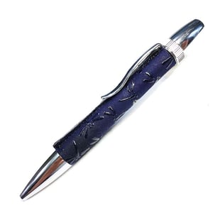 伝統　工芸　奈良　鹿革　漆　漆革　なめす　みやび　美しい　エフスタイル　ハンドメイド　メイドインジャパン　日本製　温もり　心 贈りもの　入学 就職　お祝い　プレゼント　父の日　ギフト　母の日　敬老の日　ご褒美　こだわり　万年筆 　おしゃれ　おすすめ　オリジナル　かわいい　クラフト 　手づくり　 クリスマス　 ネット 　ペン 　ボールペン　 レディース 　メンズ 　ステキ　 女性　 工房　 高級 　細工 　作家 　作品 　手作り　 種類　商品　小物　職人　人気　専門　ファッション　文具　面白い　キレイ