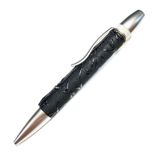 伝統　工芸　奈良　鹿革　漆　漆革　なめす　みやび　美しい　エフスタイル　ハンドメイド　メイドインジャパン　日本製　温もり　心 贈りもの　入学 就職　お祝い　プレゼント　父の日　ギフト　母の日　敬老の日　ご褒美　こだわり　万年筆 　おしゃれ　おすすめ　オリジナル　かわいい　クラフト 　手づくり　 クリスマス　 ネット 　ペン 　ボールペン　 レディース 　メンズ 　ステキ　 女性　 工房　 高級 　細工 　作家 　作品 　手作り　 種類　商品　小物　職人　人気　専門　ファッション　文具　面白い　キレイ