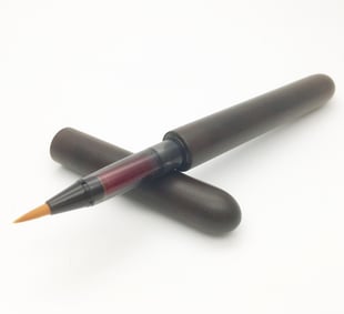 筆ペン　習字　エフスタイル　ハンドメイド　メイドインジャパン　日本製　木製　木のボールペン 　銘木材　温もり　心 のこもった　贈りもの　入学　 就職　お祝い　プレゼント　父の日　ギフト　母の日　敬老の日　ご褒美　男　こだわり 　ウッド　おしゃれ　おすすめ　オフィス　オリジナル　かわいい　岐阜　クラフト 　手づくり　 クリスマス　 ネット　メンズ 　ステキ 　 会社 　工房 　高級 　作家 　作品 　手作り 　種類　小物　職人　人気　製品　専門　珍しい　通販　文具　面白い