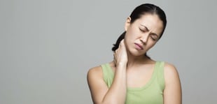 À OSTEOPATHE LYON CENTRE, Francis NYOCK, ostéopathe D.O. ( à Lyon et à Albigny sur Sâone) accueille les personnes bloquées (torticolis, névralgies...)