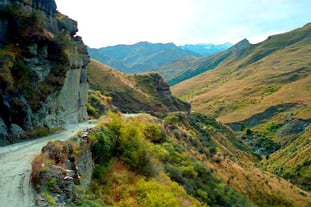 viele alte Gold-Minen lagen hier direkt an der Strasse