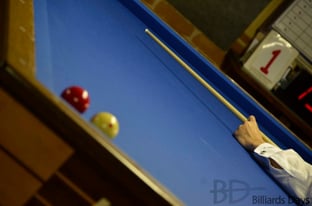 3C好きな人なら「後攻の人（手球が黄色）が空クッションで狙った」とわかるのでしょう