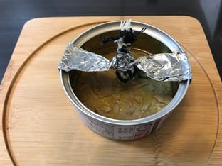 缶に留める
