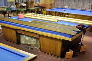 「小林」の2番台、ラシャ＆クッション取り替え中