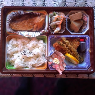 2200円のお弁当例