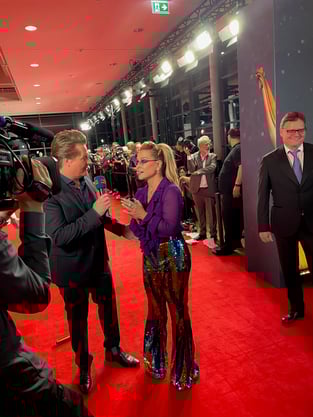 Lars-Christian Karde mit Anastacia auf dem roten Teppich der Goldenen Henne in Leipzig.