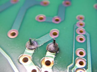 【半田付け不良の例】加熱のし過ぎ（オーバーヒート）