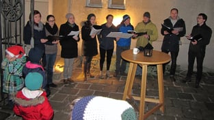 Am vierten Adventsamstag sang das a-capella Ensemble "Halbkreis" und sorgte mit seiner Fangemeinde für einen Rekordbesuch.