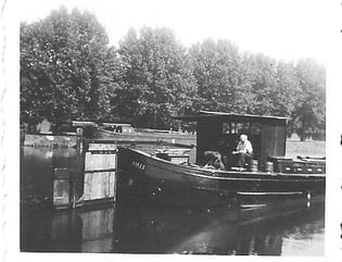 Achterschiff vor dem Umbau von1961. Zu beachten sind das Steuerhaus und das Helmstockruder.