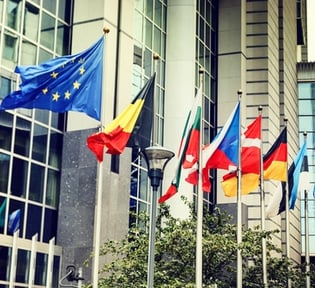 les drapeaux européens de sociétés étrangères