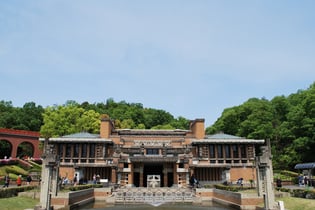 帝国ホテル中央玄関。同ホテルの建て替えに伴い、佐藤栄作首相の音頭で明治村に移築することとなりました。登録有形文化財として登録されています。