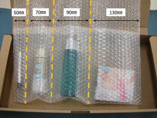 ↑全体の口幅は約350㎜です。（仕切り部分のシール幅は約3mmです。点線がシール線です）