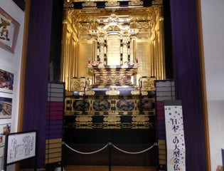 日本一の巨大仏壇(詳細は本文で)