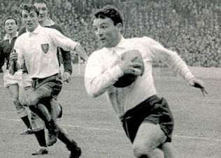 Rugby années 60, poids des 3/4 centres moins de 80 kg, aujourd'hui de 90 à 120 kg... à vitesse identique