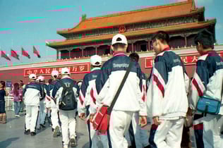 eine Sportgruppe in Reih ude Glied