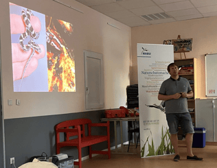 Dr. Philipp Berg erzählt Interessantes zu Schlangen und deren Eigenheiten.