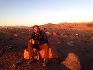Bei einem Kaffee den Sonnenuntergang geniessen. Die Atacama ist zu jeder Tageszeit ein Erlebnis.