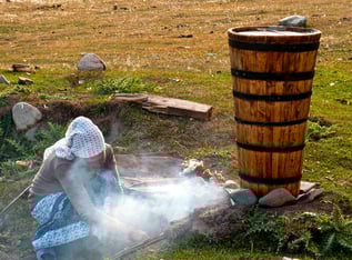 das Räucherfeuer wurde hergerichtet