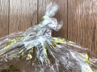 ハンガーの穴の部分を結びます