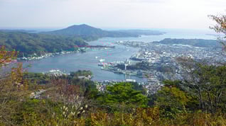La baie de Kesennuma, ou vit Shigeatsu Hatakeyama. 