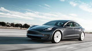 Autobahn Reichweite Tesla Model 3