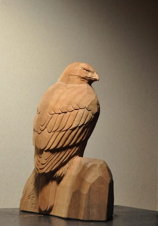 木彫り　鷹