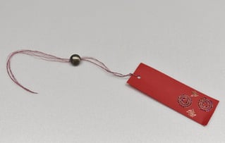 短冊にボタンを結ぶ