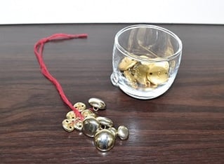 金ボタンをつける