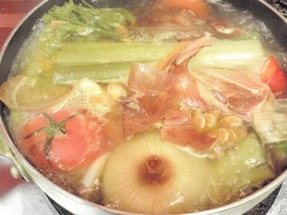 スープを煮出す