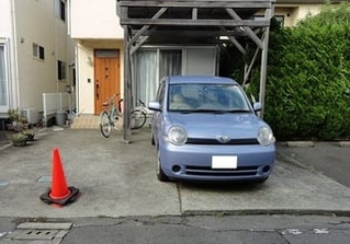 観光地近くの個人宅駐車場
