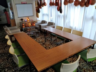 会議室のようにご利用いただくこともできます