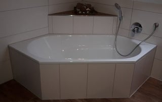 Bild: Eckbadewanne
