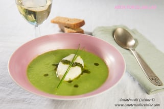 Velouté de petits pois, île flottante au yuzu