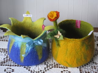 von li.: Pimpernelle, Osterglocke