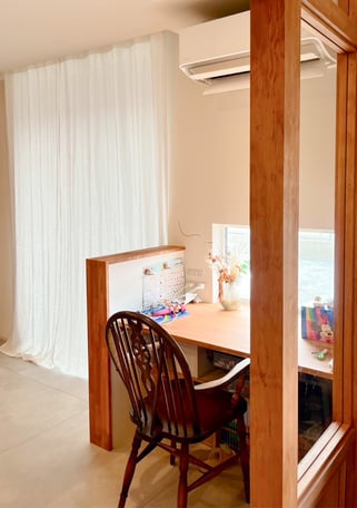 厚地のリネンカーテンもご用意いたしました。