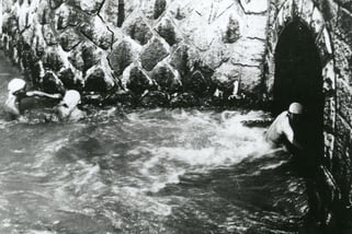 矢田川伏越にアッタクする少年 (Network2010より)