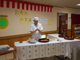 厨房の方が心を込めてお寿司を握ってくださいました