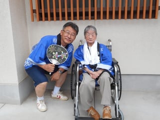 ご利用者も沿道から声援をおくりました