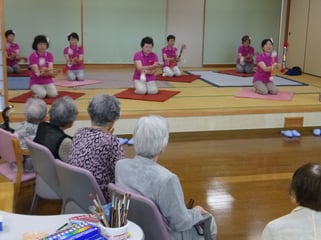 ご利用者の手拍子に合わせて