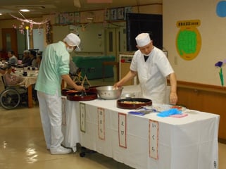 職人さんによる握り寿司の実演♪