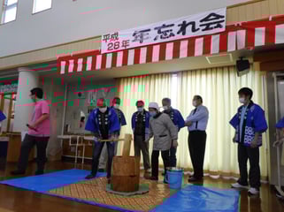 力いっぱいお餅をついていただきました