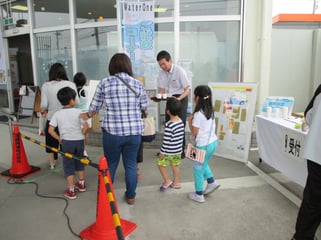 富士山の天然水ウォーターワンの試飲も行いました