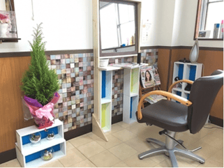 手作り感のあるアットホームな外観と店内の写真(2枚目)