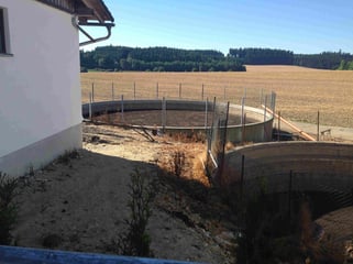 Beratungsangebot für Hofanalyse im Biogaserzeugung Bereich mit Gülle Power Fotobeschreibung Güllegrube = die Energie Quelle