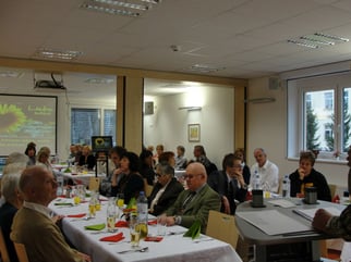 Weihnachtsfeier Forum besser HÖREN