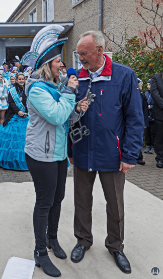 Karneval in Blankenfelde-Mahlow. Frau Jennifer Haselau und Bürgermeister Ortwin Baier mit dem "Rathausschlüssel".