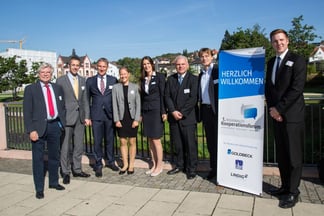 Von Links: Siegfried Rauer (WFG Werra-Meißner), Landrat Dr. Michael Koch, Holger Schach (RM Nordhessen), Astrid Szogs (mowin.net), Katharina Gutzeit (wortreich), Bernd Rudolph (WFG HEF), Mirko Glich (WFG Wartburgkreis) und Markus Oeste (RM Nordhessen)